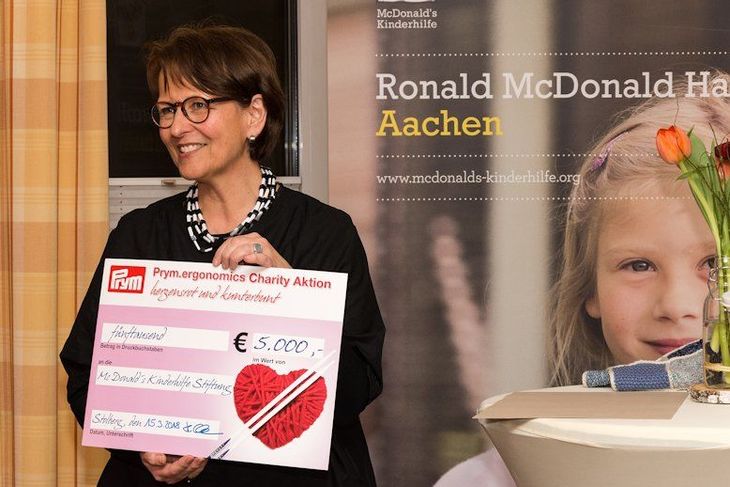 Spendenübergabe im Ronald McDonald Haus