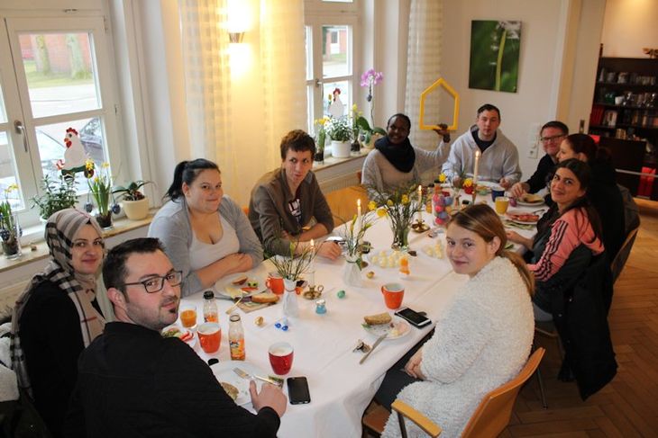 Viele Familien freuen sich über das festliche Osterfrühstück