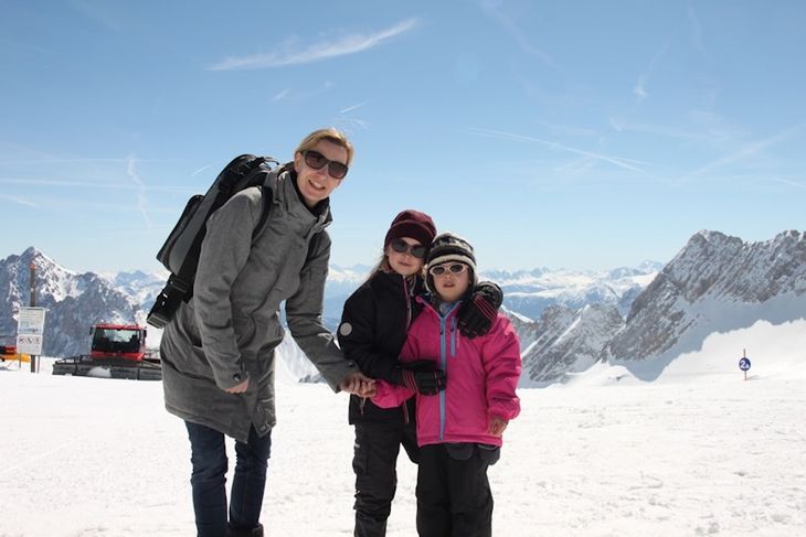 Emma mit Mama Andrea und Schwester Marisa auf der Zugspitze