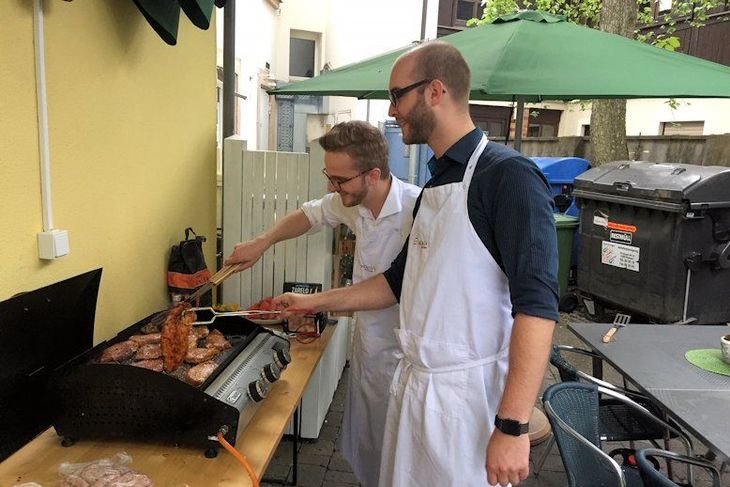 Grillmeister in Aktion